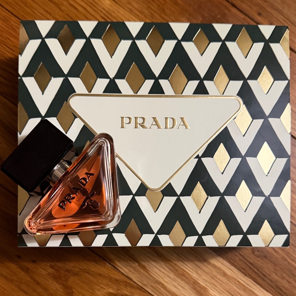 NIB Prada Paradoxe 1 oz Eau de Parfune - Picture 10 of 13